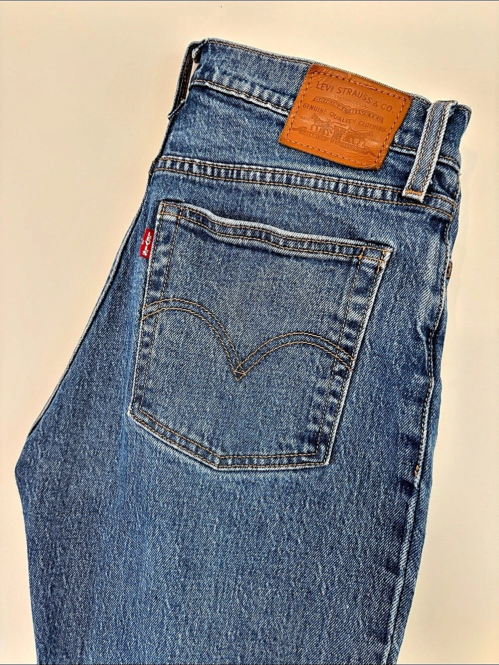 Levi's Wedgie Straight Leg Jeans size 26
